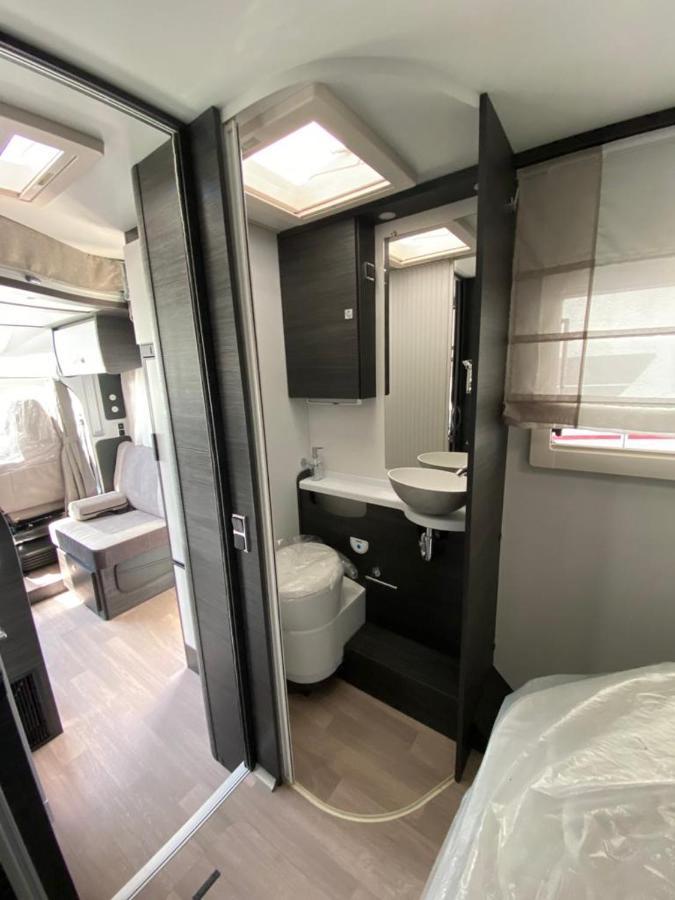 Magnifica Autocaravana Adria Matrix Axess 670Sl Granada Exteriér fotografie
